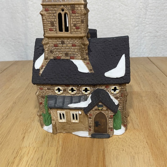 Department 56 Heritage Collection Dicken’s Village Series “Knottinghill  Church” - Picture 4 of 10